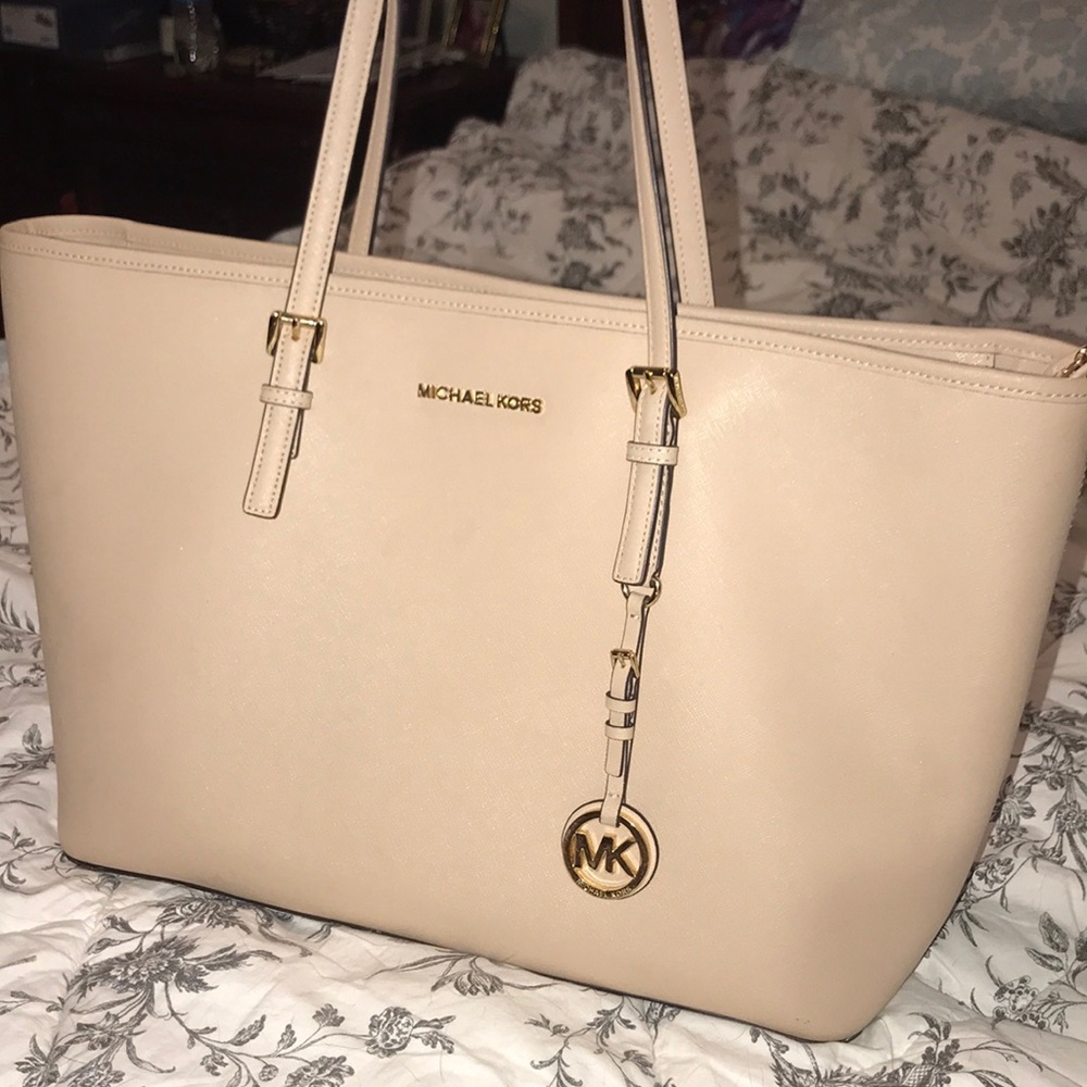 Jet Set Travel Medium Top-Zip Tote
